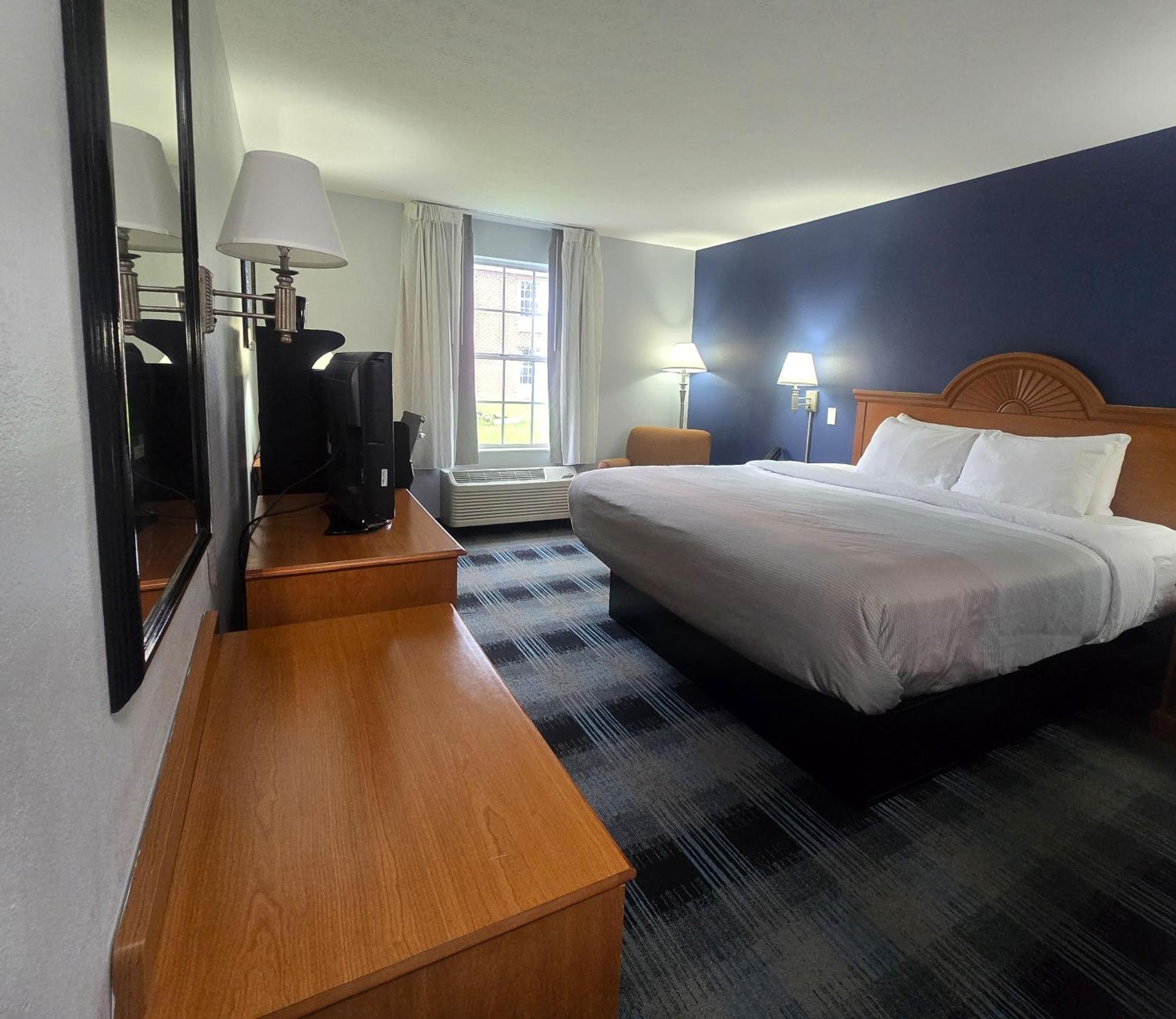 Quality I-81 Inn 4*